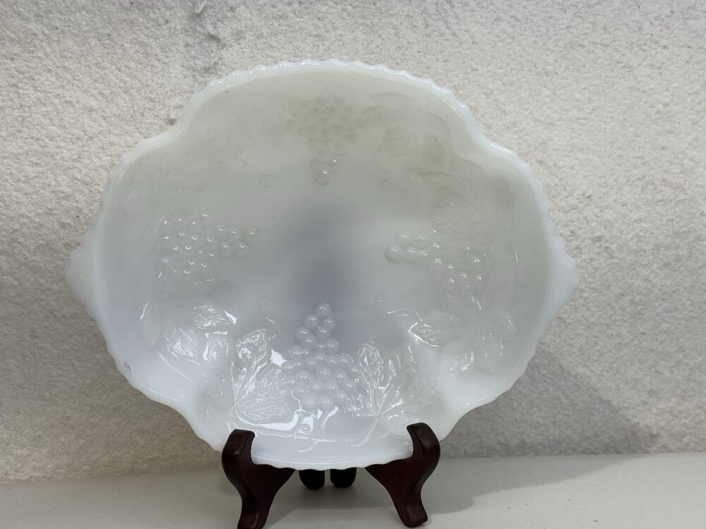 Vintage Anchor Hocking White Milk Glass Serving Bowl Grapes Pattern 10" Oval